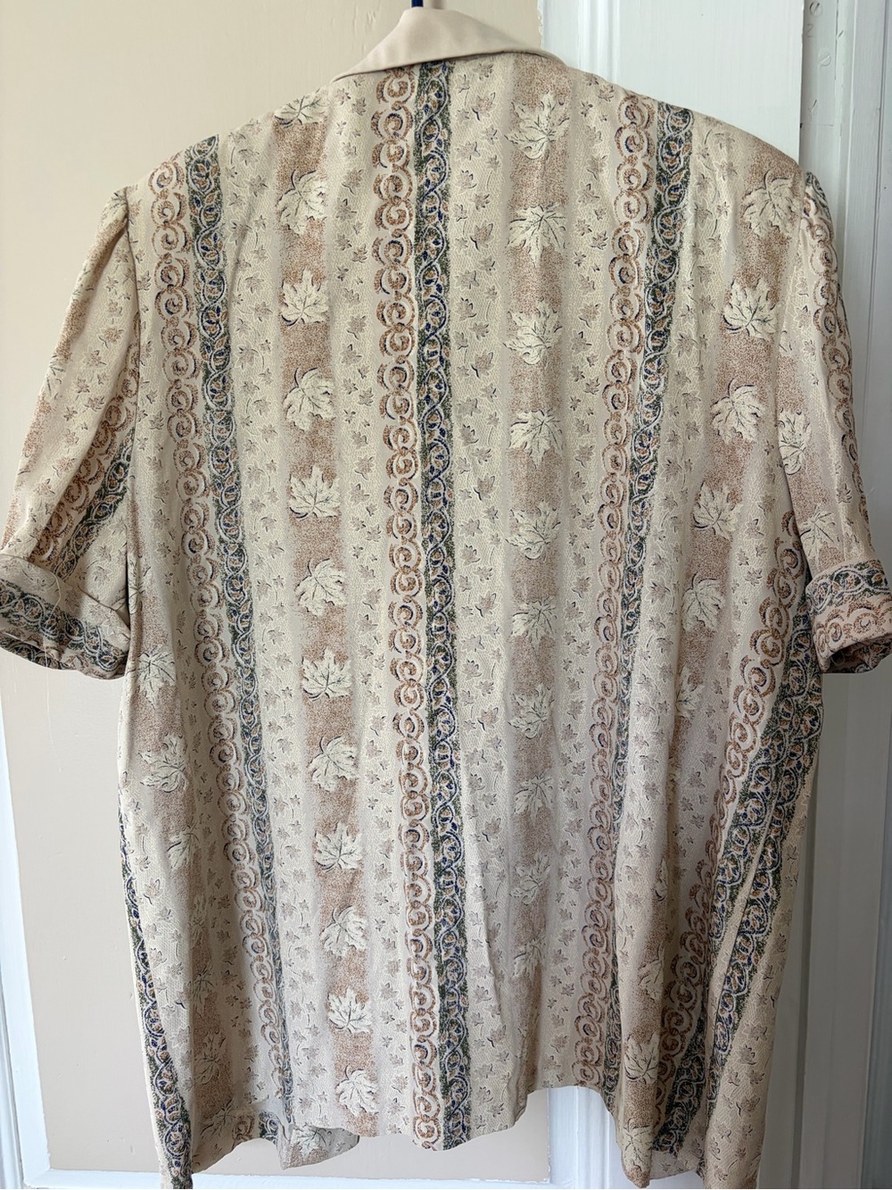 Beige Floral Button-Front Shirt - Picture 4 of 6